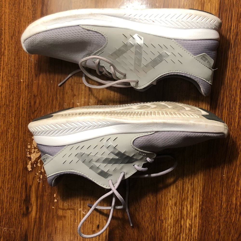 New Balance tennis shoes